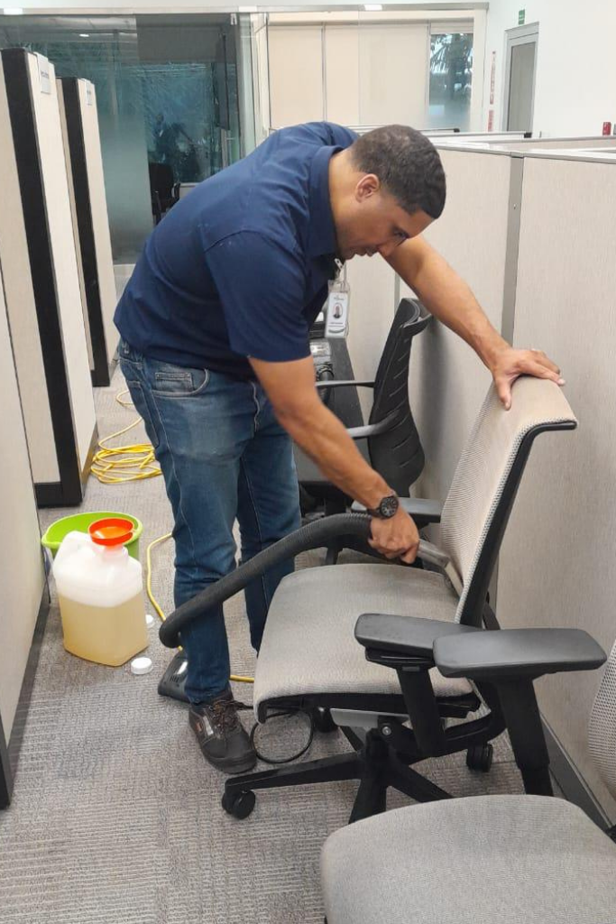 desinfeccion-de-areas-de-trabajo-en-oficinas